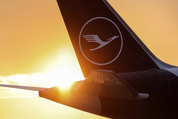 <p>El recargo pagado por el pasajero no se utilizaría para comprar combustible para el vuelo seleccionado en sí, sino que se introduciría en el sistema de compra de combustible de Lufthansa.</p>
