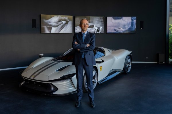 Ferrari se mueve rápido como Musk mientras forja su camino propio en vehículos eléctricos