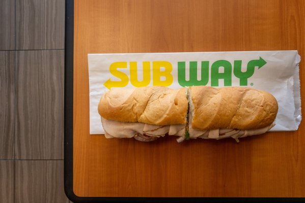 La cadena de sándwiches Subway está explorando su venta después de un año récord
