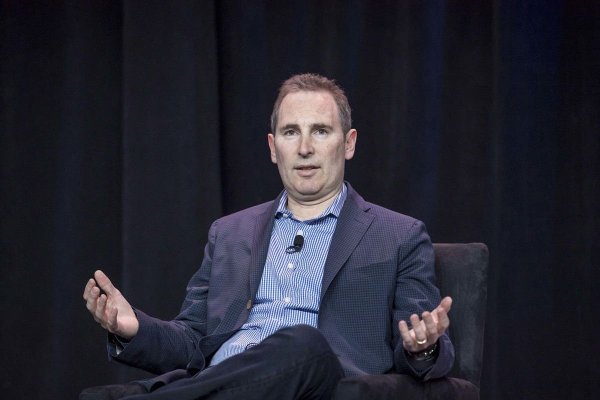 El CEO de Amazon promete "ir a lo grande" en tiendas físicas