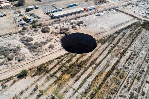 <p>Minera Ojos del Salado dice que sellará socavón en Tierra Amarilla y está en vías de controlar agua infiltrada</p>