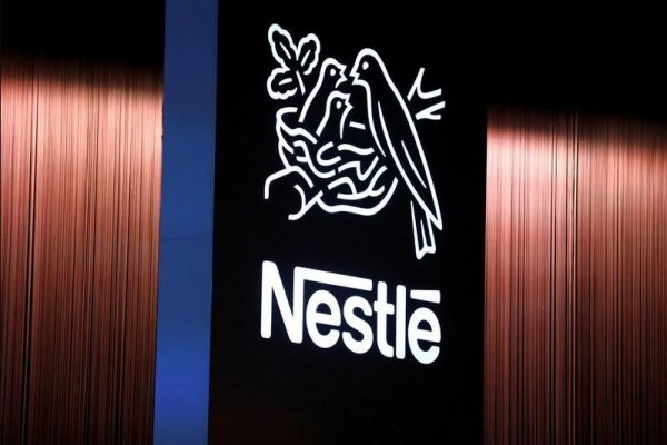 <p>El volumen de ventas de Nestlé cae por primera vez desde 1999 por impacto de alza de precios</p>