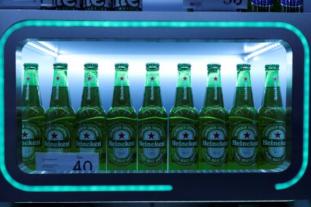 Mexicana Femsa venderá sus acciones en Heineken para pagar parte de su deuda y financiar crecimiento