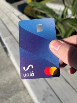 Unicornio argentino Ualá lanzó en México tarjeta de crédito sin anualidad y en versión física y digital