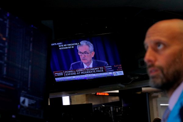 <p>Goldman Sachs y BofA prevén otras tres subidas de tasas en EEUU este año</p>