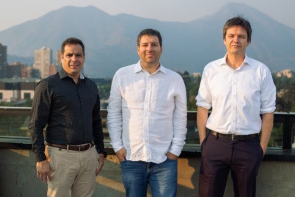 <p>De izquierda a derecha, los socios de Datamart: Alexei Zubizarreta, Mauricio Thibaut y Rodrigo Lavados.</p>