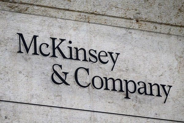 Se acabó la guerra por el talento: McKinsey se suma a la ola de despidos y planea eliminar 2.000 puestos de trabajo
