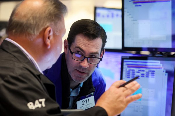 <p>Esta es la proyección que hacen 42 estrategas sobre cuánto subiría el índice S&P 500 para finales de 2023</p>