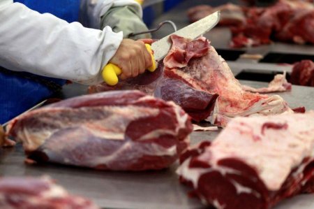 Brasil suspende exportaciones de carne vacuna a China por enfermedad de vacas locas
