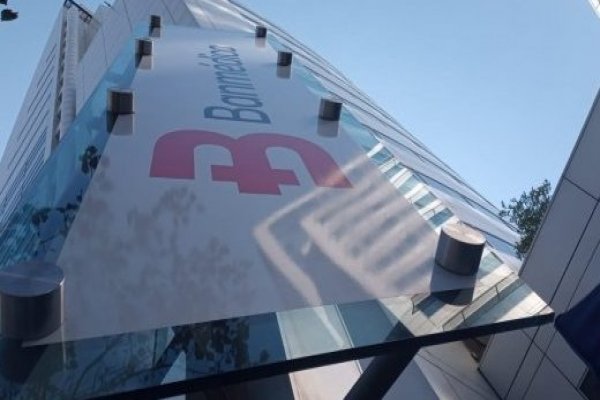 <p>Empresas Banmédica logró leve reducción de pérdidas en 2022, pero advierte "dudas acerca de la capacidad" de isapres para mantener el negocio</p>
