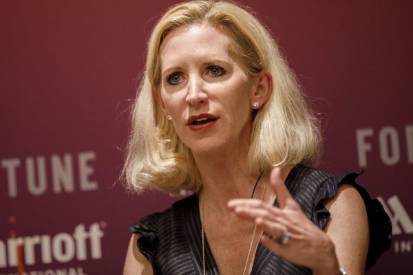 La primera mujer CEO de Under Armour y su misión para recuperar a los inversionistas