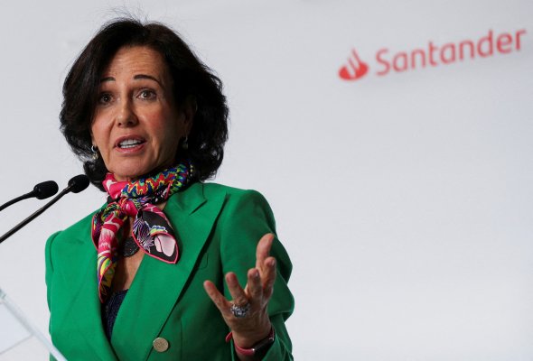 <p>Botín busca atraer inversionistas al Banco Santander con un aumento en la política de retribución a sus accionistas</p>
