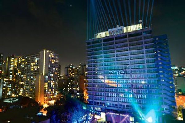 <p>Enel Chile reporta una fuerte alza de sus ingresos y utilidades el año pasado tras la venta de la unidad de transmisión</p>
