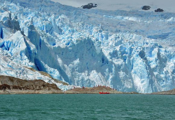 Investigación confirma que los glaciares de la península Antártica aceleran su movimiento en verano
