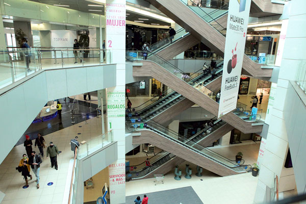 <p>Centros comerciales de Cencosud ven con optimismo lo que viene tras resultados de 2022: "El mercado se ha mantenido bastante resiliente"</p>