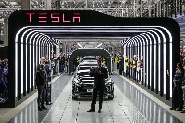 <p>Tesla: Las acciones de la compañía caen casi 8% tras un decepcionante día del inversionista</p>