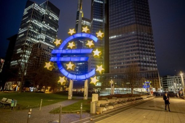 <p>La inflación de la eurozona se moderó en febrero, pero la subyacente marcó un nuevo récord</p>