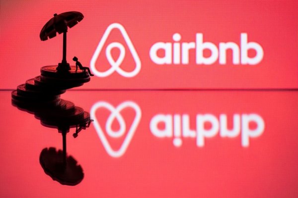 <p>Airbnb reduce personal de contratación en un 30%</p>