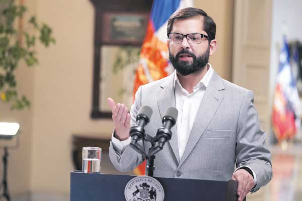 Boric mantiene suspenso por cambio de gabinete: “Mi objetivo es mejorar la gestión y no hacer favores a los partidos”