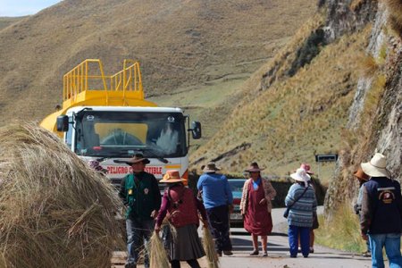 Protestas en Perú: comunidades en Cusco reanudarán bloqueo de corredor minero este martes