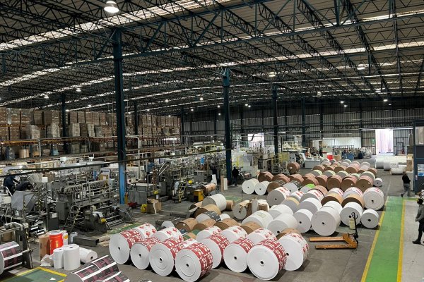 Inversionistas profundizan foco en mercado industrial en Chile: IFB compra planta de uno de los mayores productores de bolsas de papel