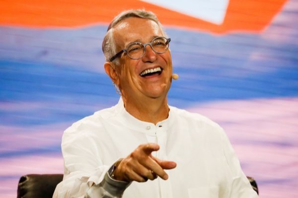 <p>Mientras otros millonarios buscan privacidad, el magnate mexicano Ricardo Salinas alardea de su riqueza</p>
