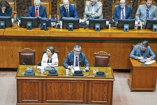 Senado aprueba el proyecto de ley de ayudas económicas y discusión pasa a la Cámara