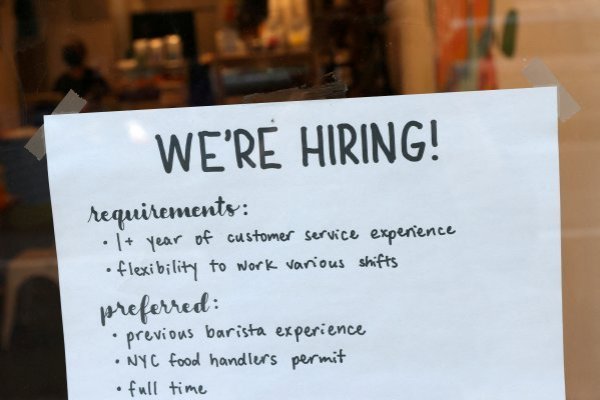 <p>Empresas de EEUU sumaron más empleos de lo esperado y se refuerzan las apuestas por un mayor endurecimiento en tasas</p>