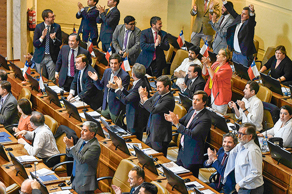 <p>Este miércoles la Cámara de Diputados cerró la puerta a la idea de legislar la reforma tributaria del Gobierno. </p>