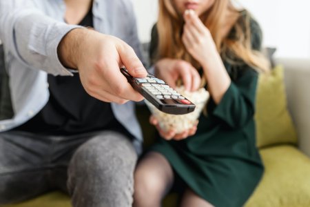 Telefónica alistaría el negocio de IPTV para el segundo trimestre de 2023 en Perú, tras boom en despliegue de fibra óptica
