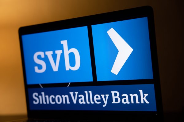<p>Silicon Valley Bank colapsa por crisis de liquidez y queda bajo administración judicial de un síndico</p>