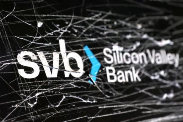 <p>Inversionistas reducen apuestas de aumento de tasa de la Fed por consecuencias del colapso del Silicon Valley Bank</p>