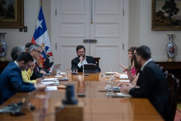 <p>Boric agenda reunión con grandes empresarios por reforma tributaria y dice que ya ve "brotes verdes" en la economía</p>