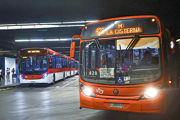 MTT lanza consulta pública para armar una nueva licitación de buses para renovar el 30% de la flota del sistema