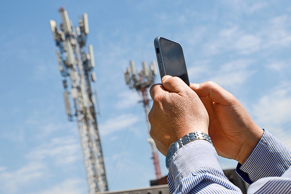 <p>Subtel incluirá cobros de SMS en el próximo proceso tarifario 2024, pero industria se opone</p>