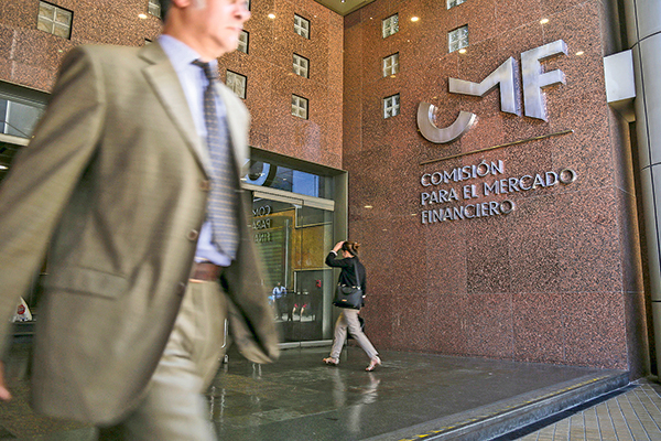 <p>¿Qué pasaría en Chile si ocurre un caso como el de SVB? La propuesta de resolución bancaria de la CMF</p>