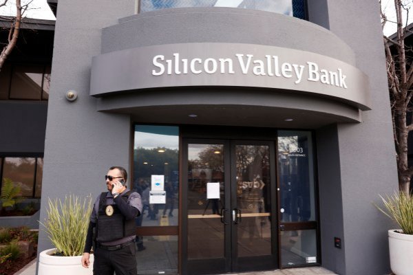 <p>Fiscales y la SEC de EEUU investigan a los directivos del Silicon Valley Bank y el colapso del banco</p>