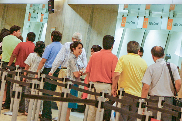 Acciones de bancos chilenos se contagian por aumento del riesgo a nivel global