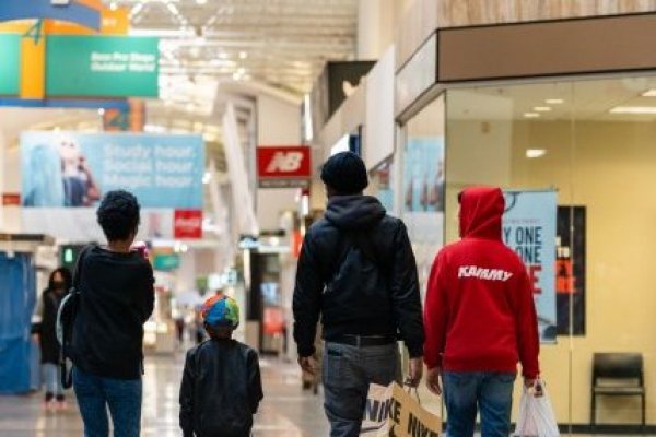 <p>Las ventas minoristas estadounidenses caen en febrero; las cifras de enero se revisan al alza</p>