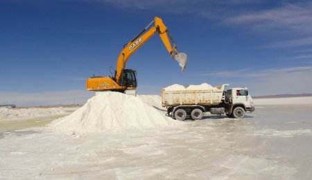 Bolivia enfrenta protestas contra multimillonario plan de industrializar el litio