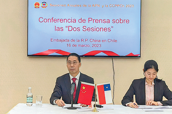 <p>Niu Qingbao, embajador de China. </p>