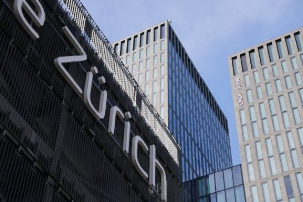Analistas de JPMorgan estiman que una posible compra de Credit Suisse es un escenario probable