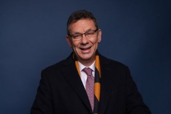 El CEO de esta multinacional farmacéutica recibió US$ 33 millones como pago en 2022