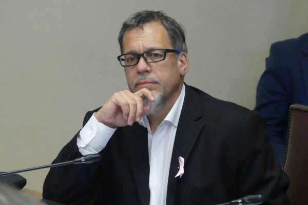 <p>Lagos Weber cita a la Comisión de Hacienda del Senado para analizar implicancias en Chile de agitación bancaria internacional</p>