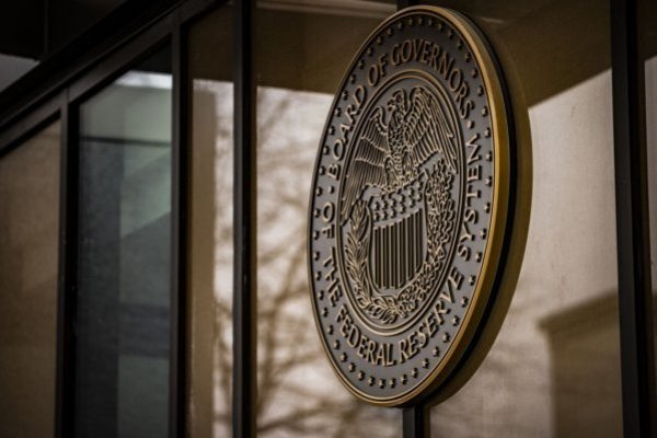 <p>Sondeo entre economistas anticipa que la Fed mantendrá el rumbo con una subida de tasas de 25 puntos básicos el 22 de marzo</p>