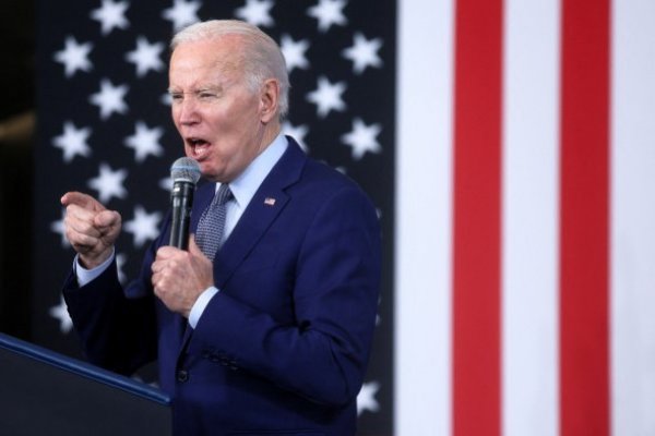 Biden pide severas sanciones para los ejecutivos de bancos que quiebren
