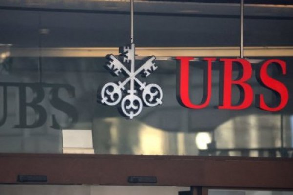 <p>UBS y los reguladores se apresuran a sellar el acuerdo de adquisición de Credit Suisse</p>