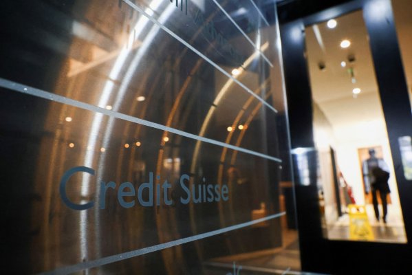 Las acciones bancarias reducen las pérdidas tras la adquisición de Credit Suisse por UBS