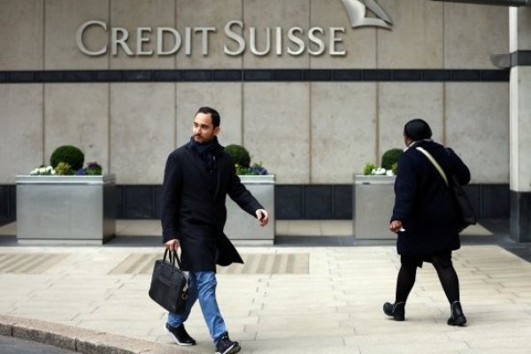 <p>Credit Suisse: empleados deben volver a trabajar “como de costumbre”</p>