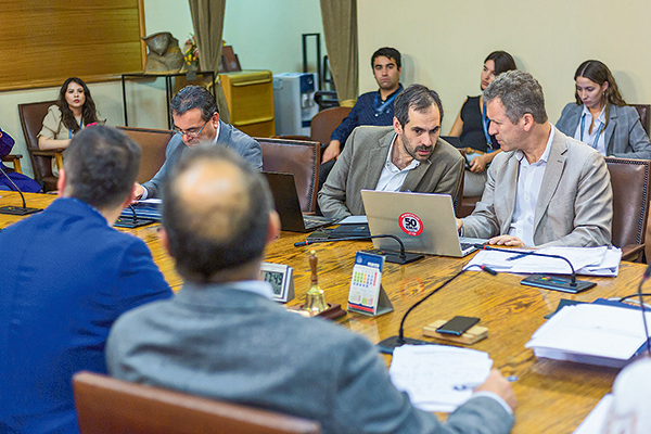 <p>Economía y Transportes exponen indicaciones al proyecto de cabotaje marítimo en la Cámara</p>